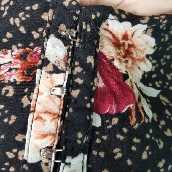 Torrid black floral chablis corset front blouse - Picture 2 of 9